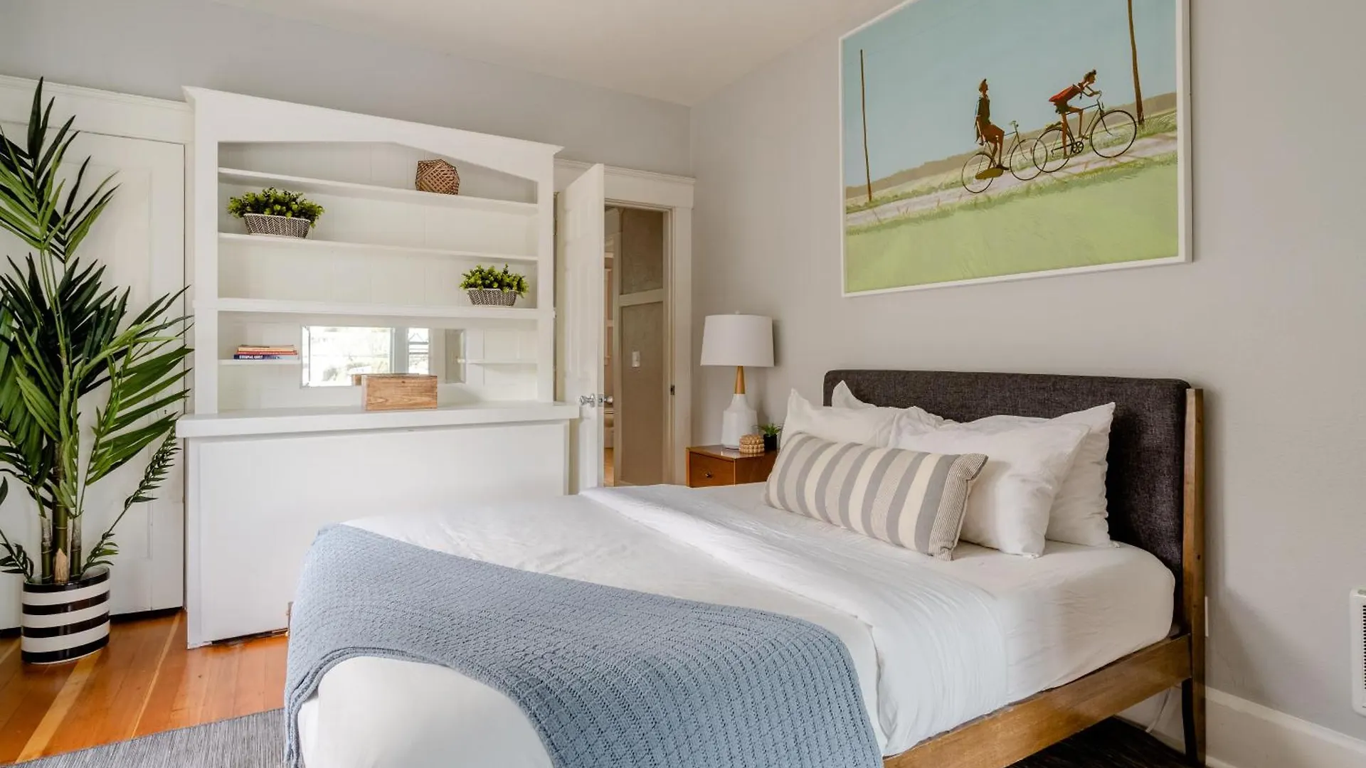 Stay Portland - Portland Classic - Parks, Eateries & Local Shops Apartment