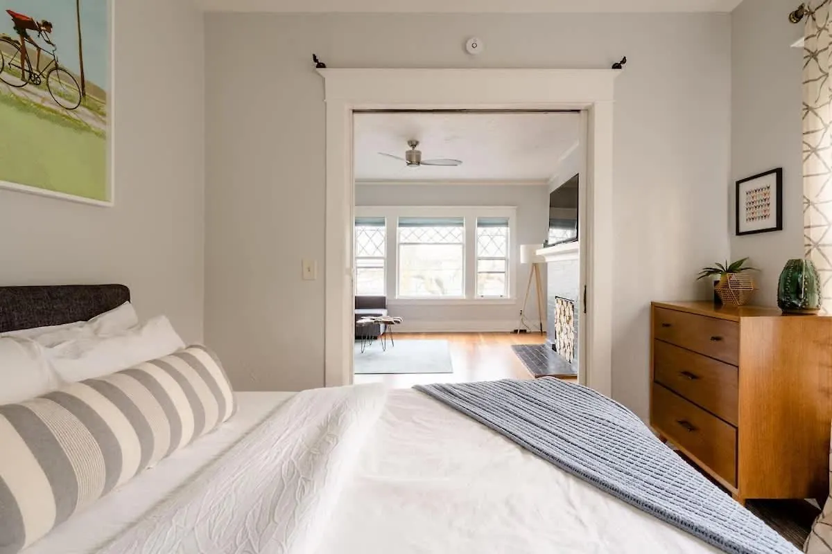 Stay Portland - Portland Classic - Parks, Eateries & Local Shops Apartment